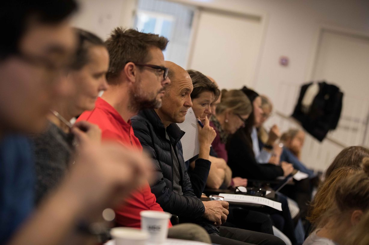 Omkring 100 tillidsrepræsentanter og AMR'ere fra de københavnske folkeskoler var samlet i auditoriet på Campus Carlsberg. Foto: Jan Klint Poulsen