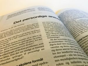 I 1990 var alle billeder i KK sort/hvide. Dengang brugte KK et fotograf-bureau til de fleste fotos. I denne artikel var der dog ikke noget foto til at ledsage indholdet. I 1990 var alle billeder i KK sort/hvide. Dengang brugte KK et fotograf-bureau til de fleste fotos. I denne artikel var der dog ikke noget foto til at ledsage indholdet.