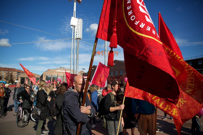 KLF'ere i opstilling før afgang fra Nørrebrohallen. Foto: Jan Klint Poulsen KLF'ere i opstilling før afgang fra Nørrebrohallen. Foto: Jan Klint Poulsen