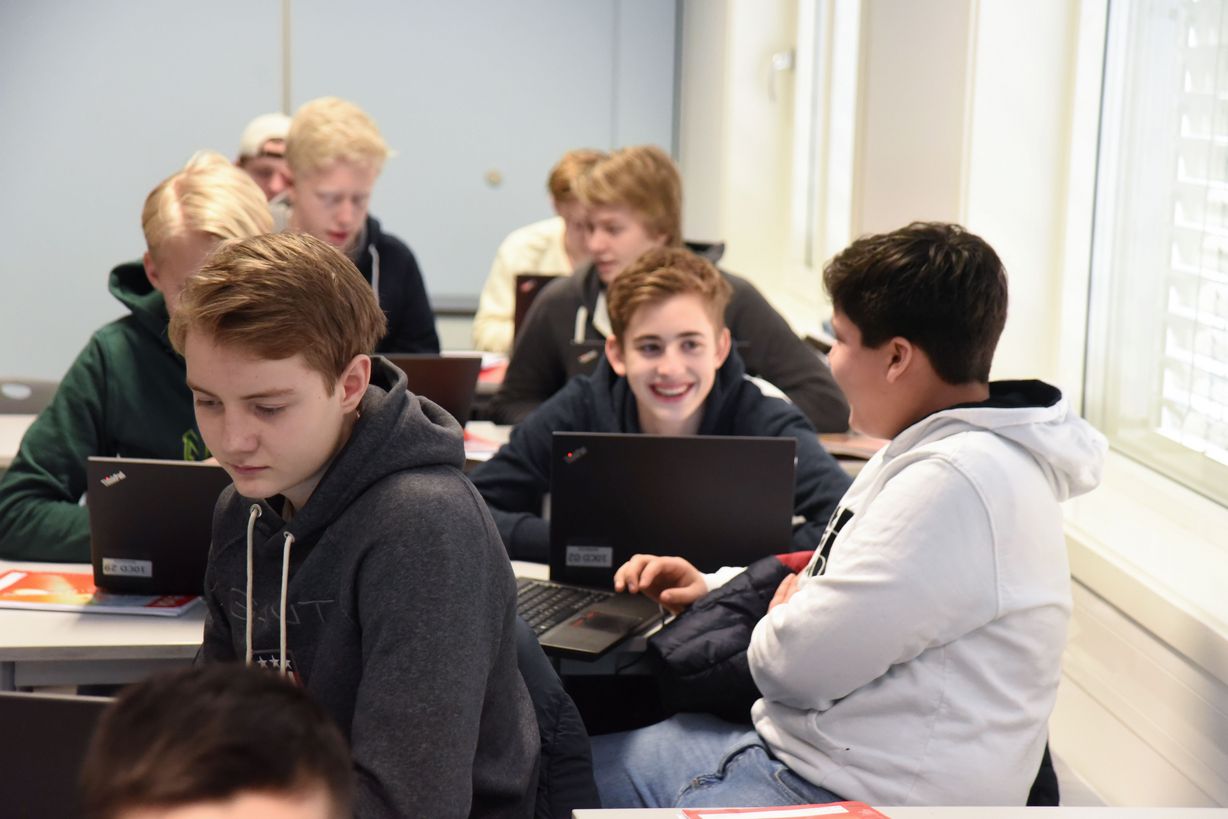 Osloskolens elever har samlet set 325 test ud over de sædvanlige prøver i løbet af et skoleforløb. Foto: Erik Schmidt Osloskolens elever har samlet set 325 test ud over de sædvanlige prøver i løbet af et skoleforløb. Foto: Erik Schmidt