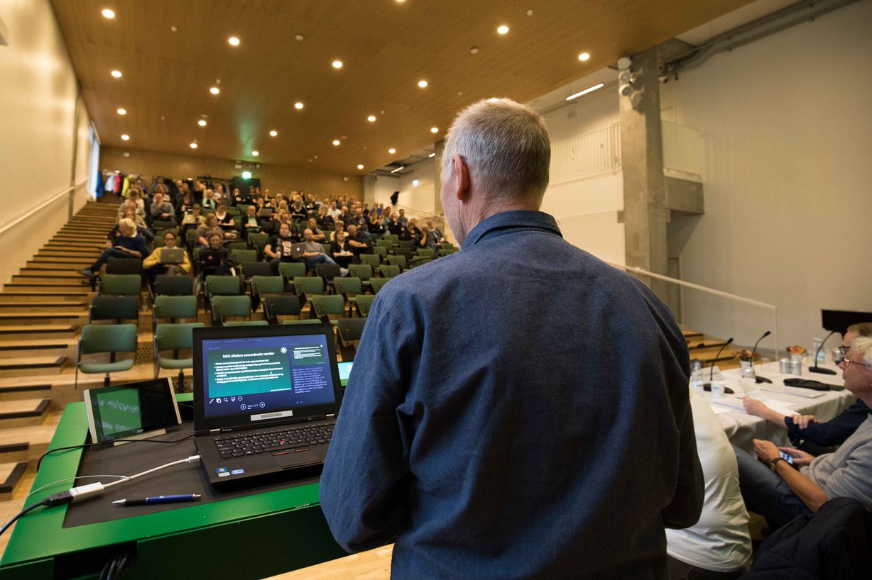Næstformand Lars Sørensen gennemgik rammerne for MED-aftalen i Københavns Kommune. Foto: Jan Klint Poulsen