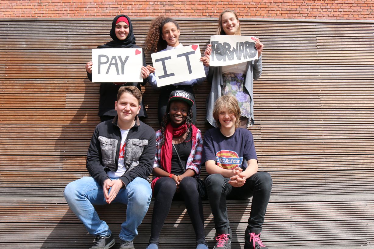 Seks elever kæmpede begejstret om at komme til orde, da klfnet interviewede dem i denne uge. Fra øverst til venstre ses: Meisa Ghanei, Nadeen Aiche, Ella Marie Bøgeholt Revier. Nederst: Adrian Sasivari, Binta Drammeh og Osvald Møller. Foto: Jennifer J Seks elever kæmpede begejstret om at komme til orde, da klfnet. interviewede dem i denne uge. Fra øverst til venstre ses: Meisa Ghanei, Nadeen Aiche, Ella Marie Bøgeholt Revier. Nederst: Adrian Sasivari, Binta Drammeh og Osvald Møller. Foto: Jennifer Jens