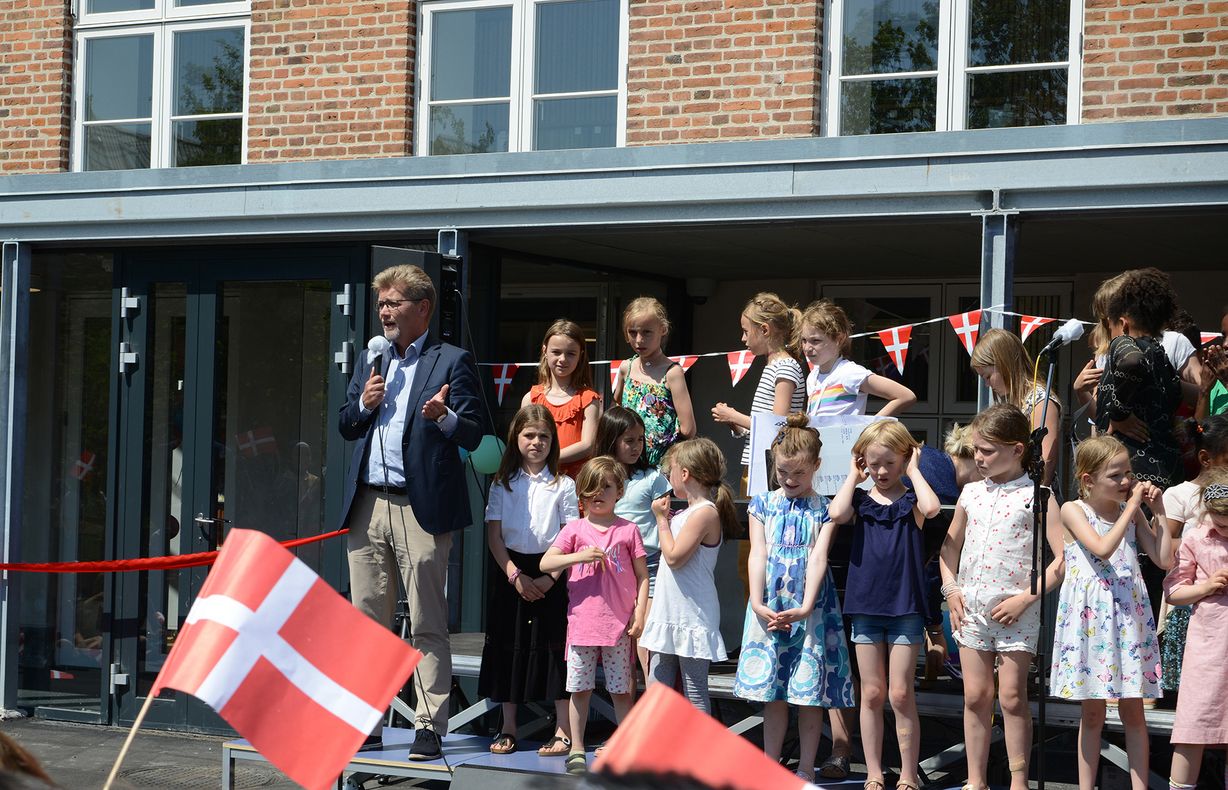Overborgmester Frank Jensen sagde tillykke med den fine skole, og derefer sang skolens kor. Foto: Peter Garde