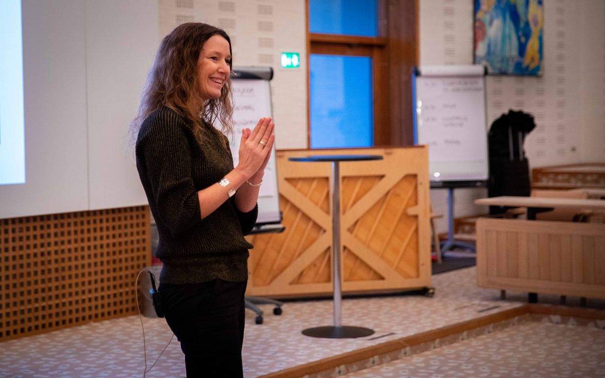 Lene Tanggaard formåede i høj grad at fastholde tilhørernes opmærksomhed på TR-tema med et spændende foredrag om forskning, pædagogik og undervisning. Foto: Jan Klint Poulsen Lene Tanggaard formåede i høj grad at fastholde tilhørernes opmærksomhed på TR-tema med et spændende foredrag om forskning, pædagogik og undervisning. Foto: Jan Klint Poulsen