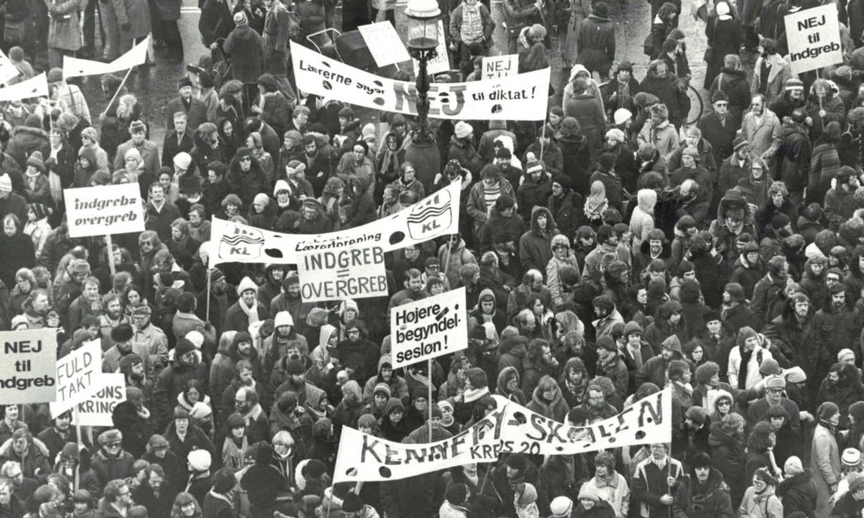 De københavnske tjenestemandsansatte lærere går på gaden i marts 1979. Foto: Ukendt