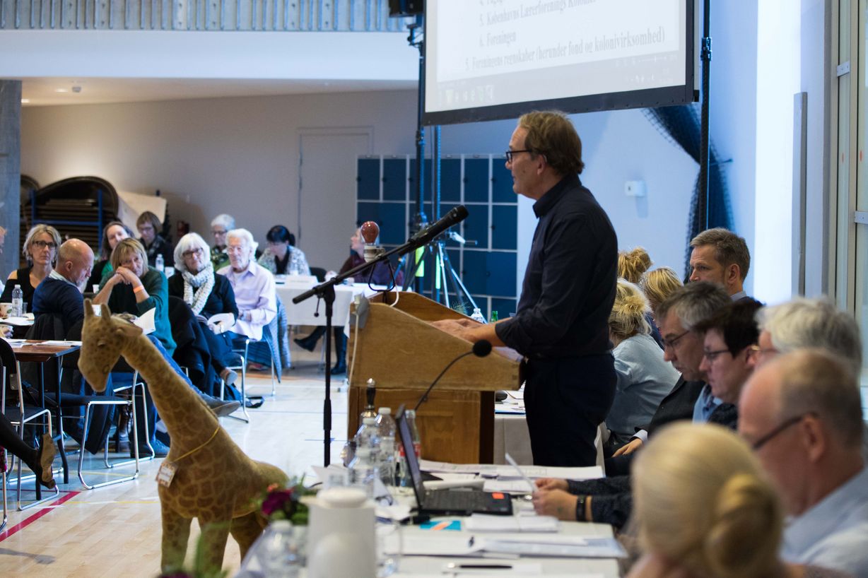 KLF-formand Jan Trojaborg på talerstolen til KLF's generalforsamling i Korsgadehallen på Nørrebro. Foto: Jan Klint Poulsen