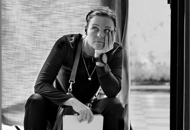 Maren Elise Skjerlie Gilling i en tiltrængt pause efter flere timer med interviews med flygtningebørn på et børnehjem ved den syriske grænse. Foto: Lars Schmidt Maren Elise Skjerlie Gilling i en tiltrængt pause efter flere timer med interviews med flygtningebørn på et børnehjem ved den syriske grænse. Foto: Lars Schmidt